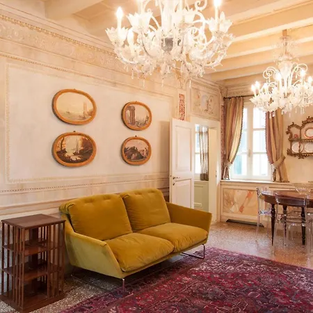 아파트 Explore From A Sophisticated Hideaway In San Polo