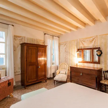 아파트 Explore From A Sophisticated Hideaway In San Polo