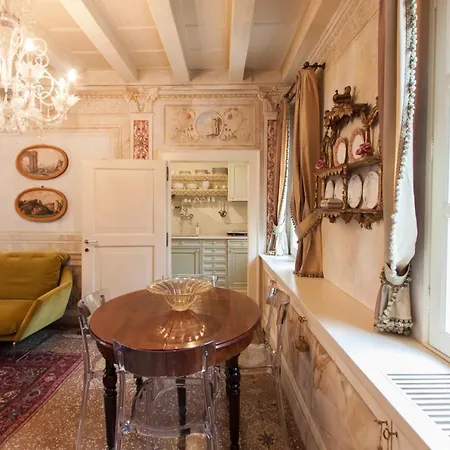 아파트 Explore From A Sophisticated Hideaway In San Polo *