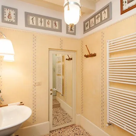 Explore From A Sophisticated Hideaway In San Polo * Venice