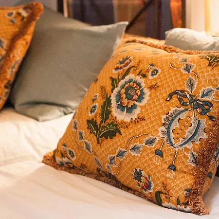 Explore From A Sophisticated Hideaway In San Polo Apartment *