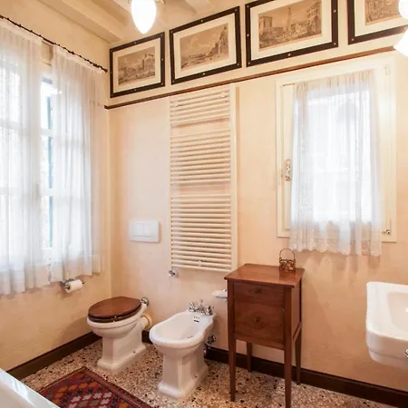 Explore From A Sophisticated Hideaway In San Polo Apartment
