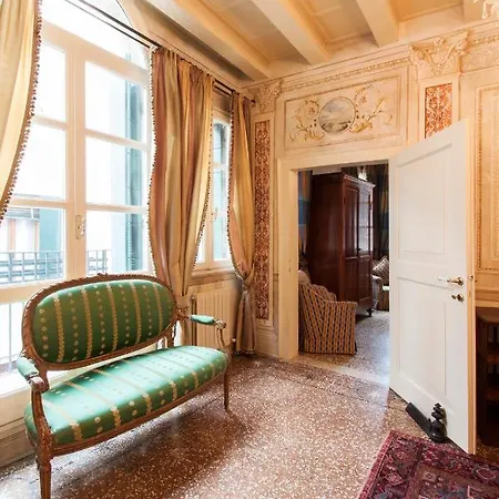 Explore From A Sophisticated Hideaway In San Polo Apartment *