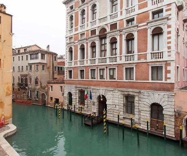 Apartament Explore From A Sophisticated Hideaway In San Polo