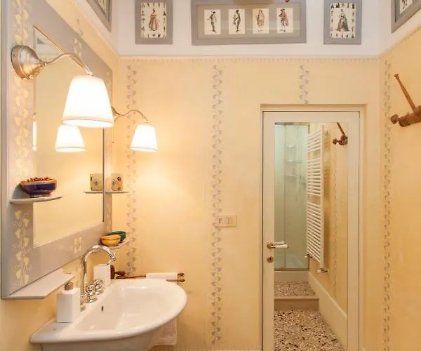 아파트 Explore From A Sophisticated Hideaway In San Polo