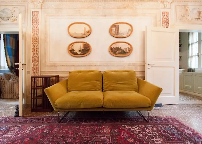 Explore From A Sophisticated Hideaway In San Polo 아파트