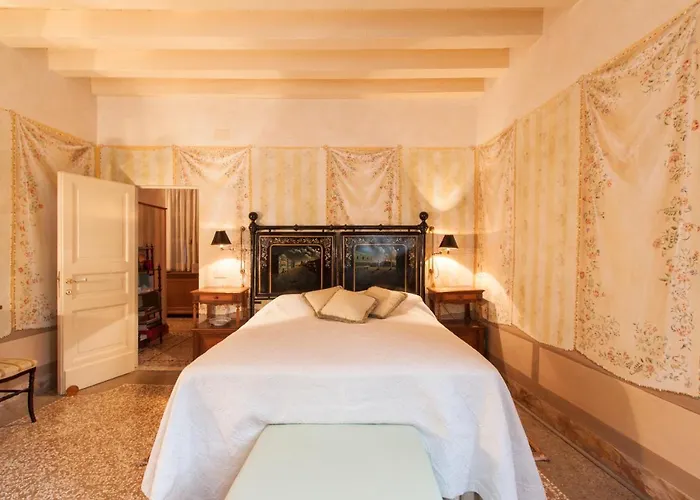 Explore From A Sophisticated Hideaway In San Polo 아파트