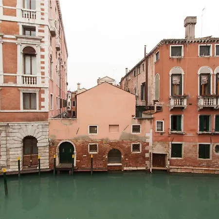 Apartmán Explore From A Sophisticated Hideaway In San Polo Benátky