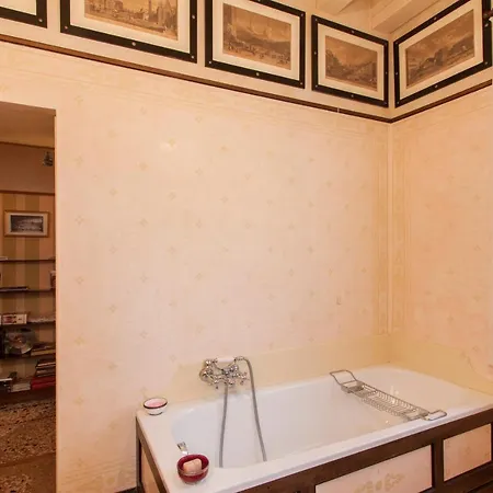 Explore From A Sophisticated Hideaway In San Polo Apartmán *