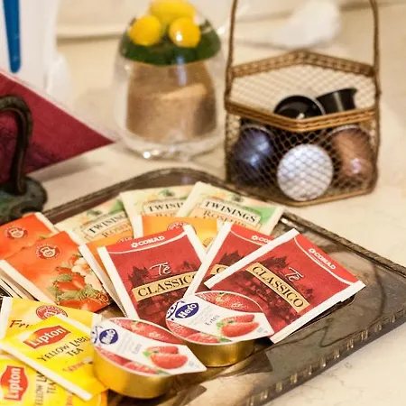 Explore From A Sophisticated Hideaway In San Polo Apartmán