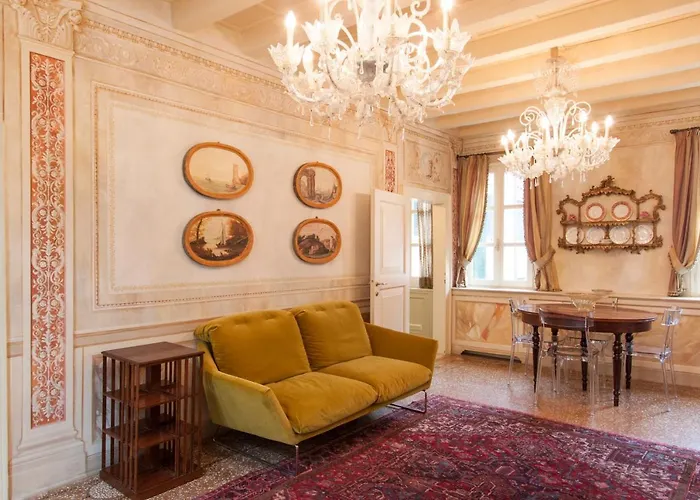 Apartment Explore From A Sophisticated Hideaway In San Polo